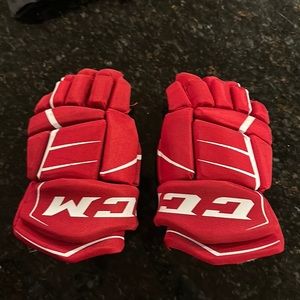 Kids hockey gloves